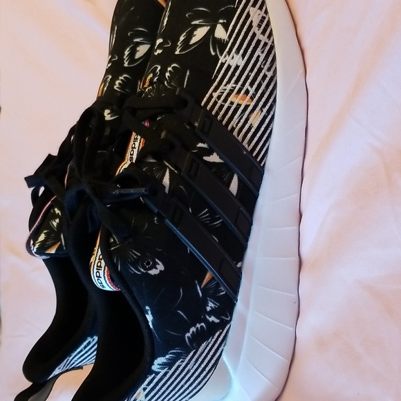 adidas Shoes - Adidas Questar Flow sneaker